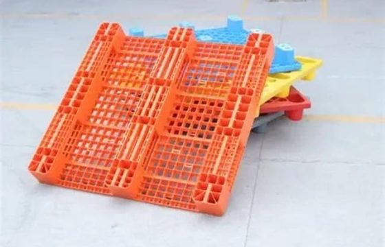塑料托盘和木托盘的性能差异