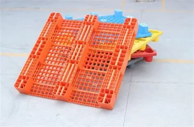 塑料托盘和木托盘的性能差异